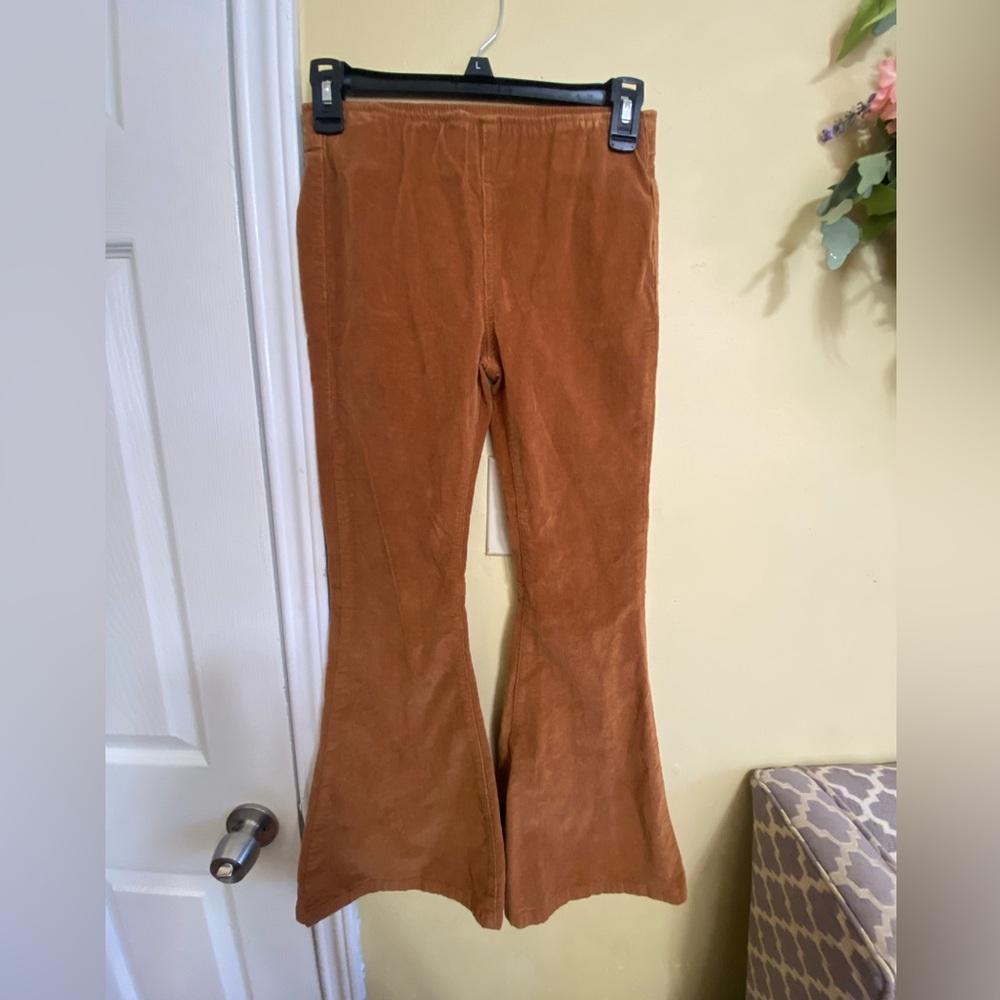 Young girl corduroy flared pants with pockets. Elastic waist.